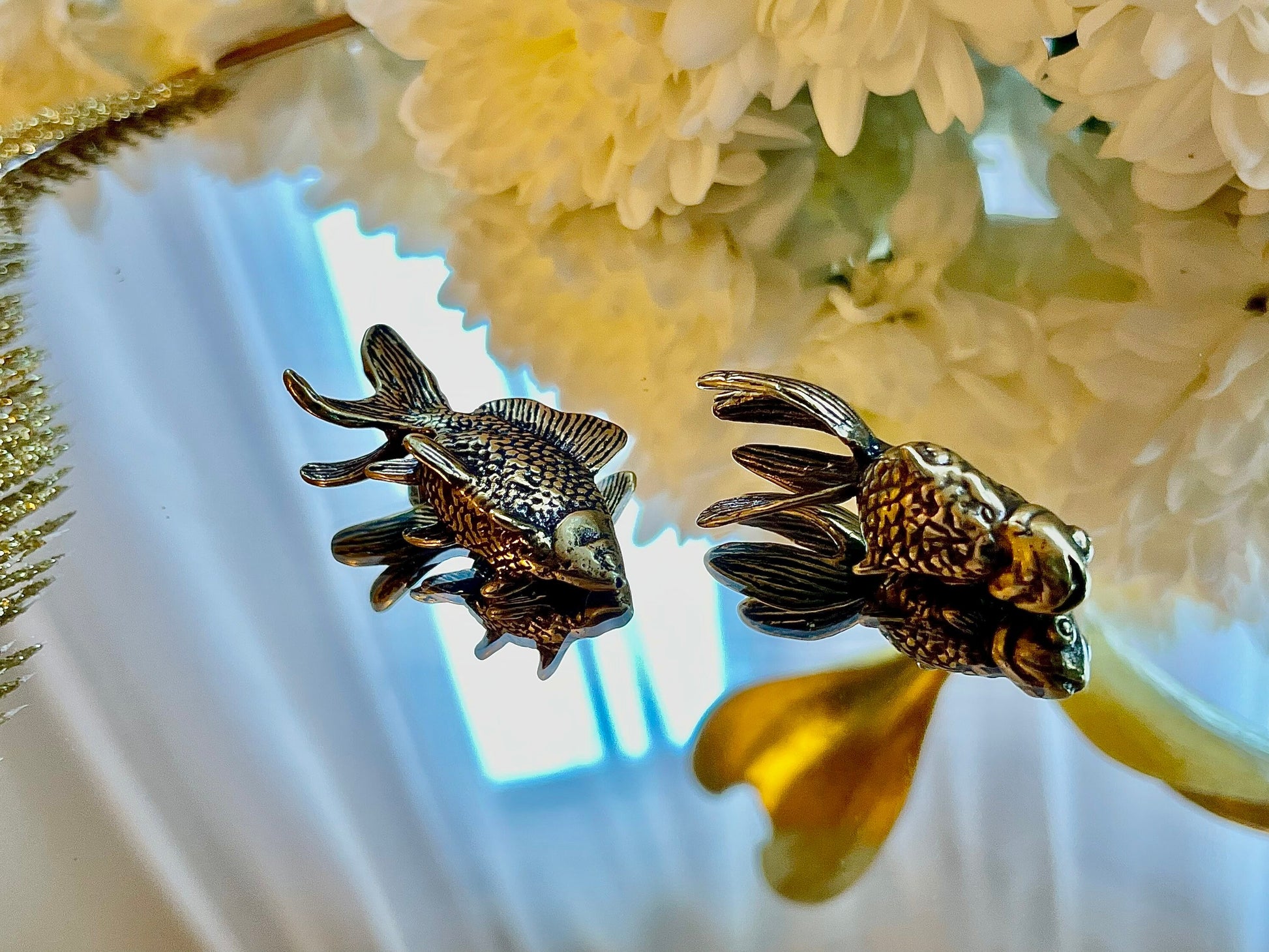Mini Brass Fish ornament, Aquarium Statue, Sea Figurine, Tiny Animal, Golden fish Miniature , Metal Art Desk Accessories, Paperweight