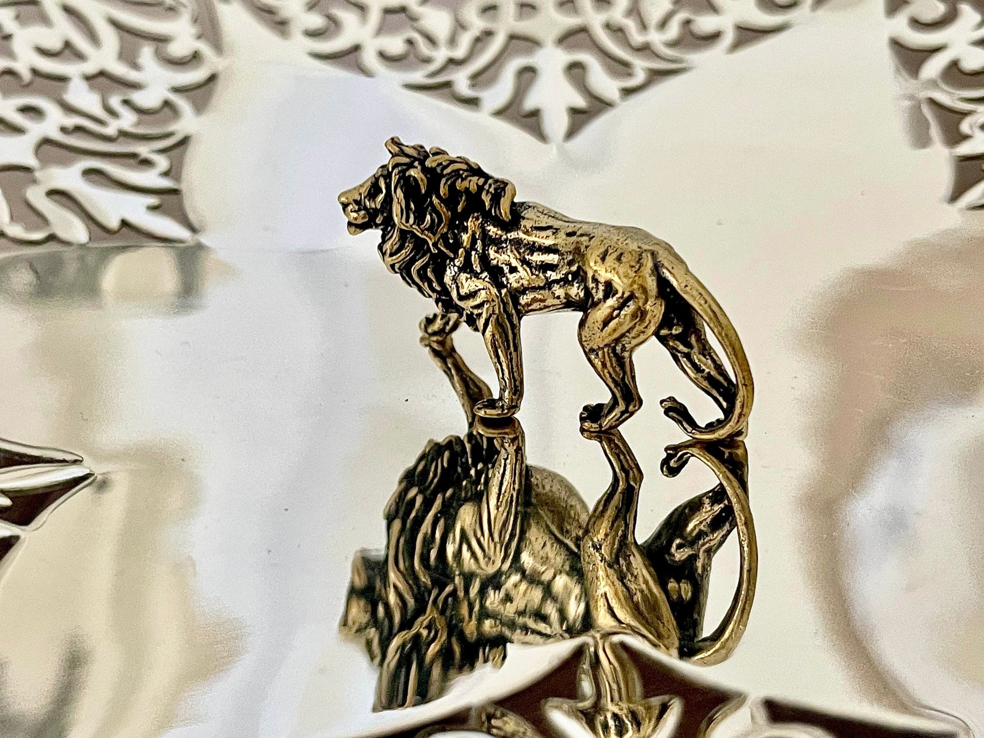 King lion casting figurine, Solid Brass Hand Carved Lion Statue, home decoration, collectible brass figurine