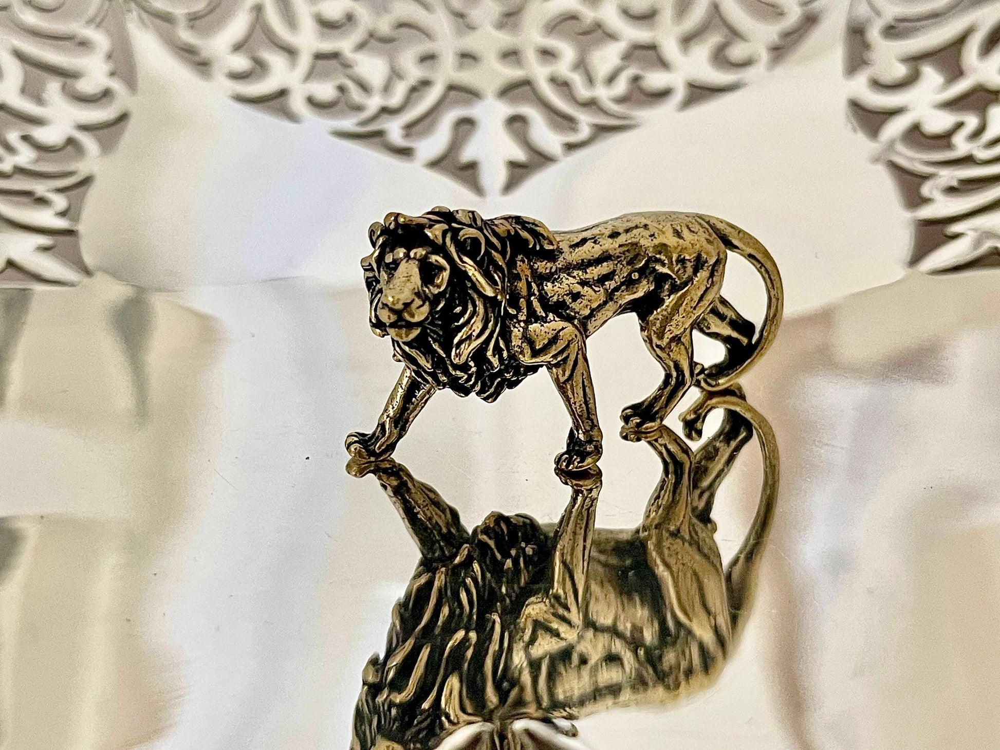 King lion casting figurine, Solid Brass Hand Carved Lion Statue, home decoration, collectible brass figurine