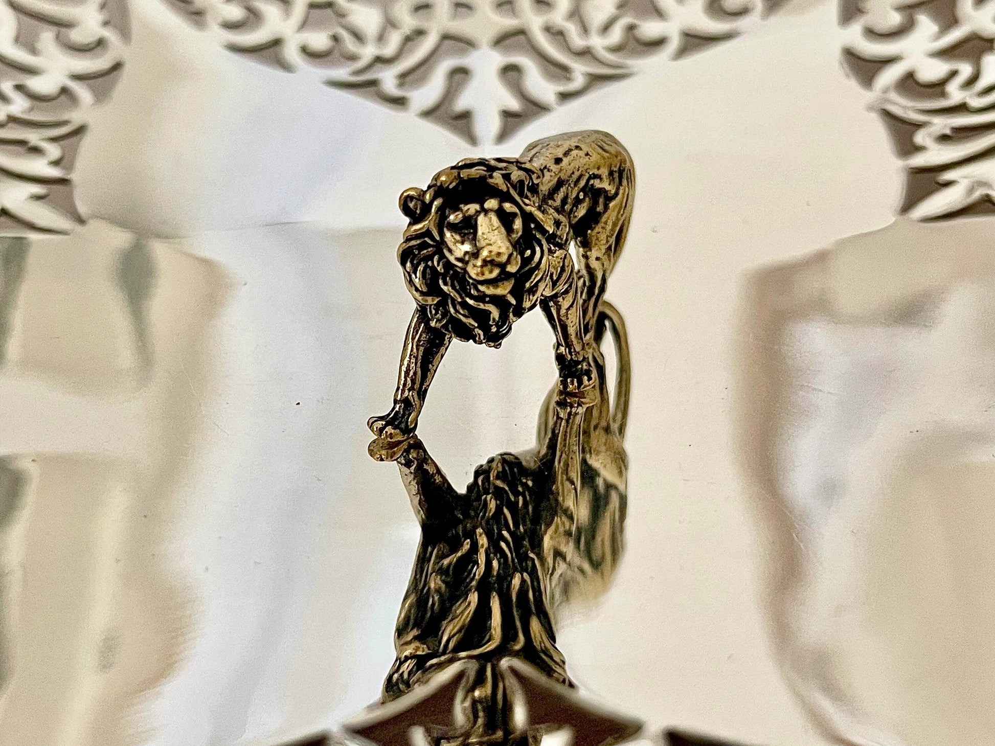 King lion casting figurine, Solid Brass Hand Carved Lion Statue, home decoration, collectible brass figurine