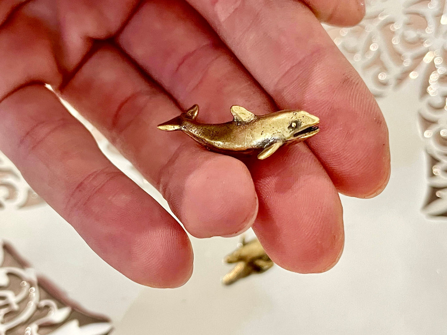 Lifelike solid brass sculptures shark, whale figurine, dolphin statue, metal sea creatures, tiny metal figurine