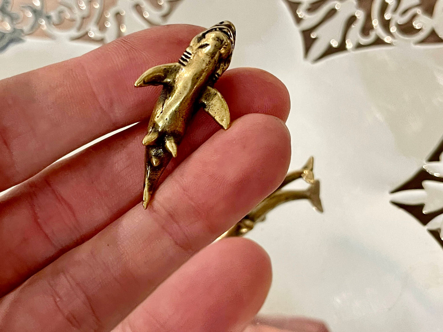 Lifelike solid brass sculptures shark, whale figurine, dolphin statue, metal sea creatures, tiny metal figurine