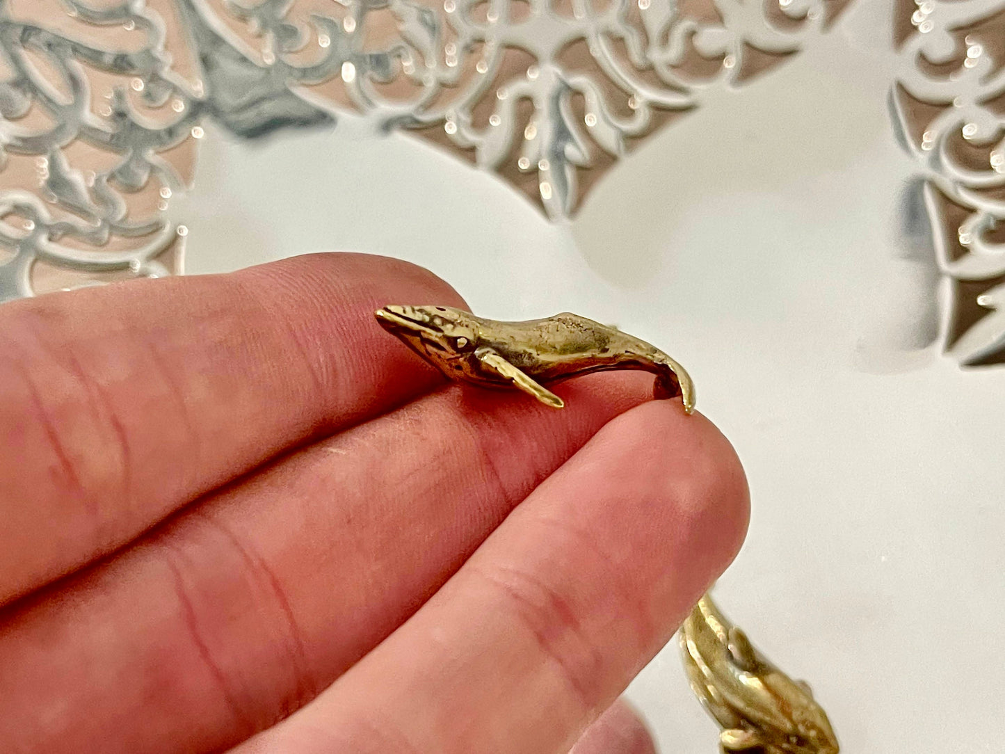 Lifelike solid brass sculptures shark, whale figurine, dolphin statue, metal sea creatures, tiny metal figurine