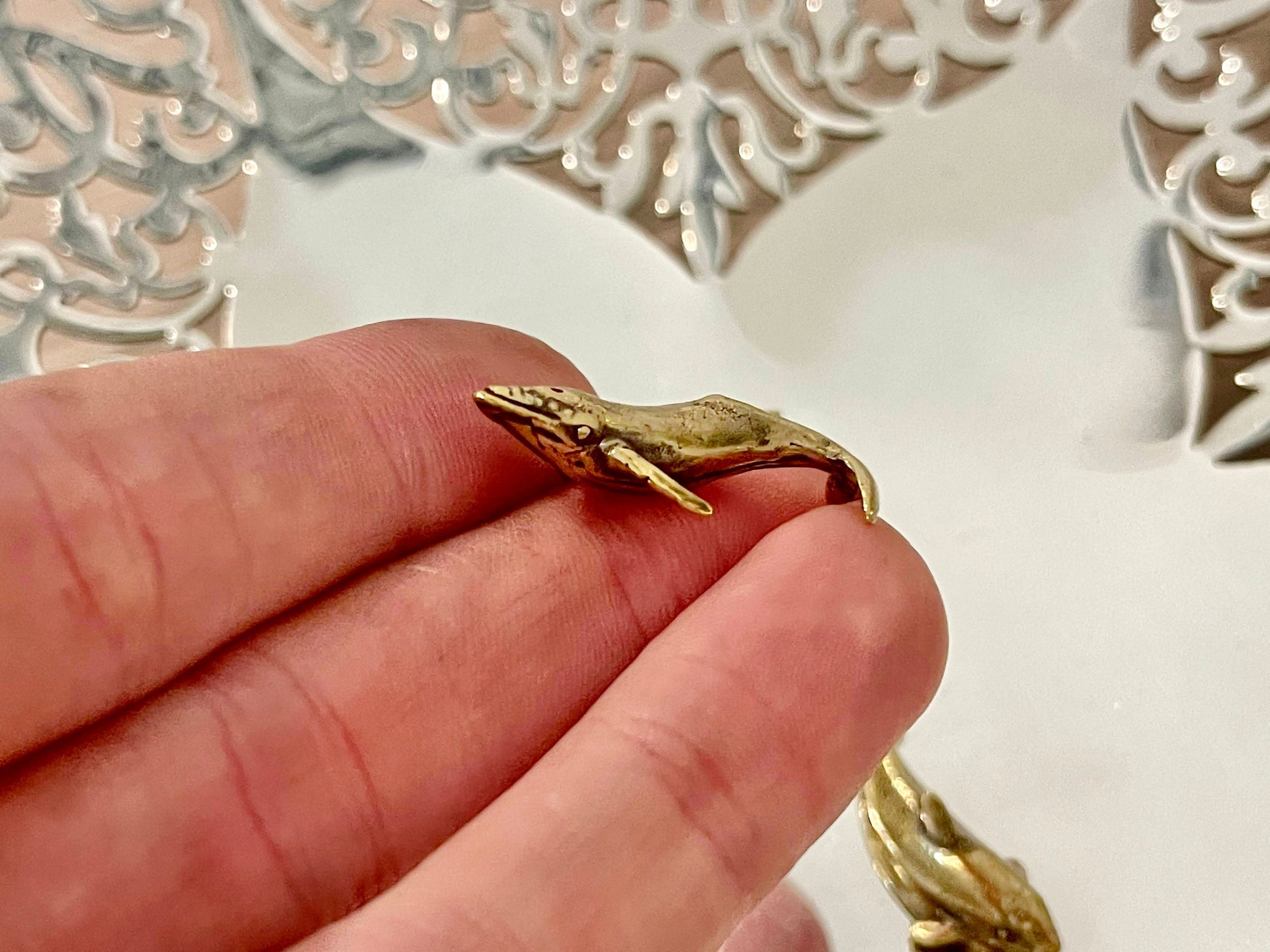 Lifelike solid brass sculptures shark, whale figurine, dolphin statue, metal sea creatures, tiny metal figurine