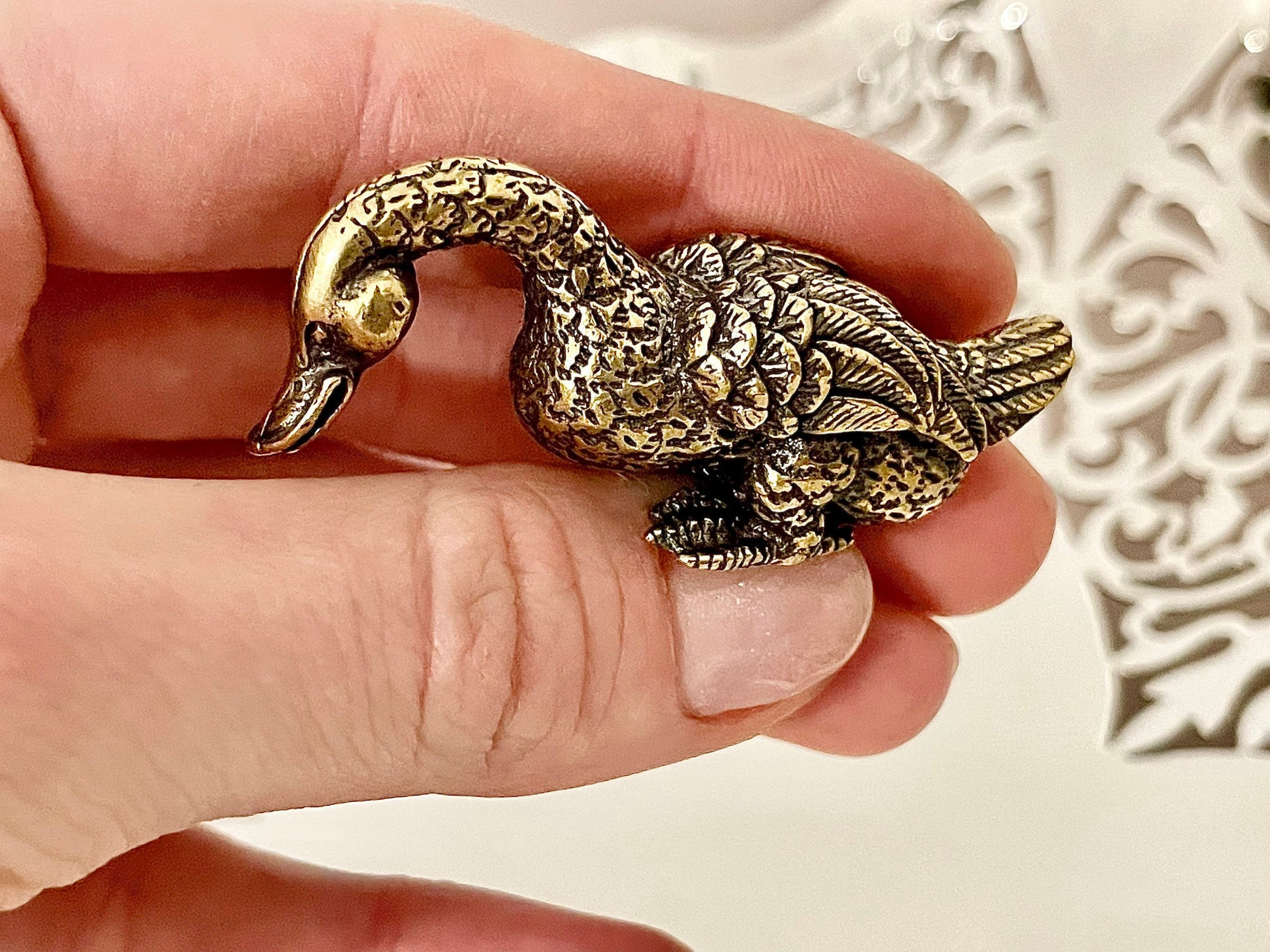 Fine lifelike solid brass figurine, duck statuette, goose figurine, metal bird miniature, desktop ornament , metal paperweight
