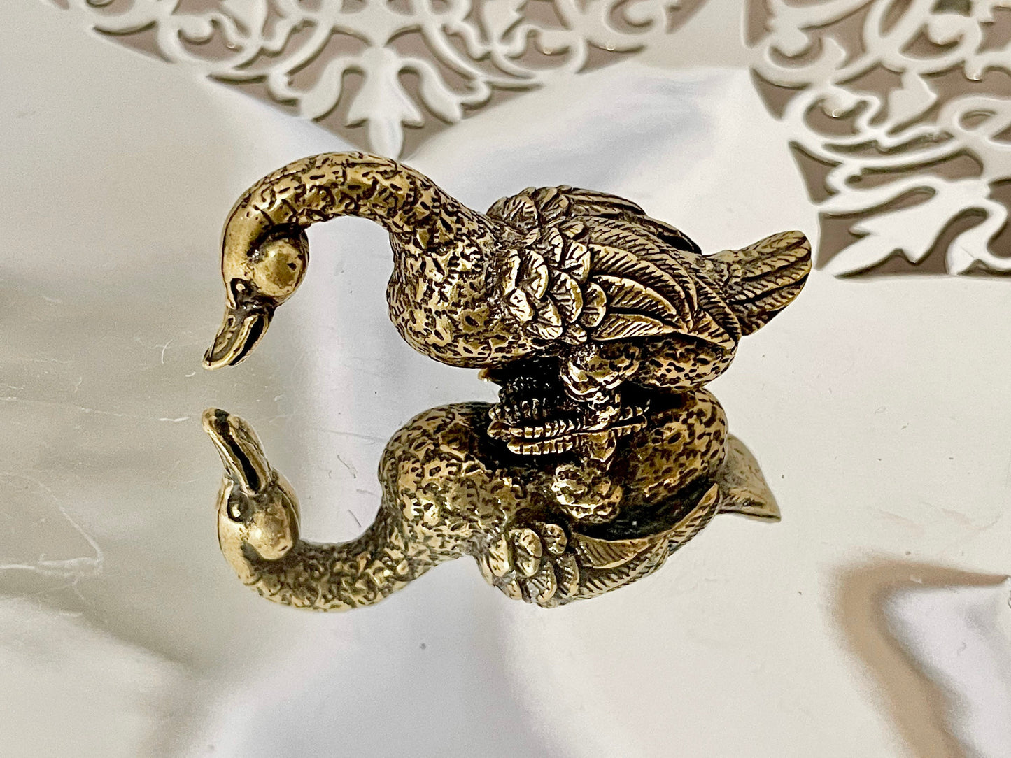 Fine lifelike solid brass figurine, duck statuette, goose figurine, metal bird miniature, desktop ornament , metal paperweight