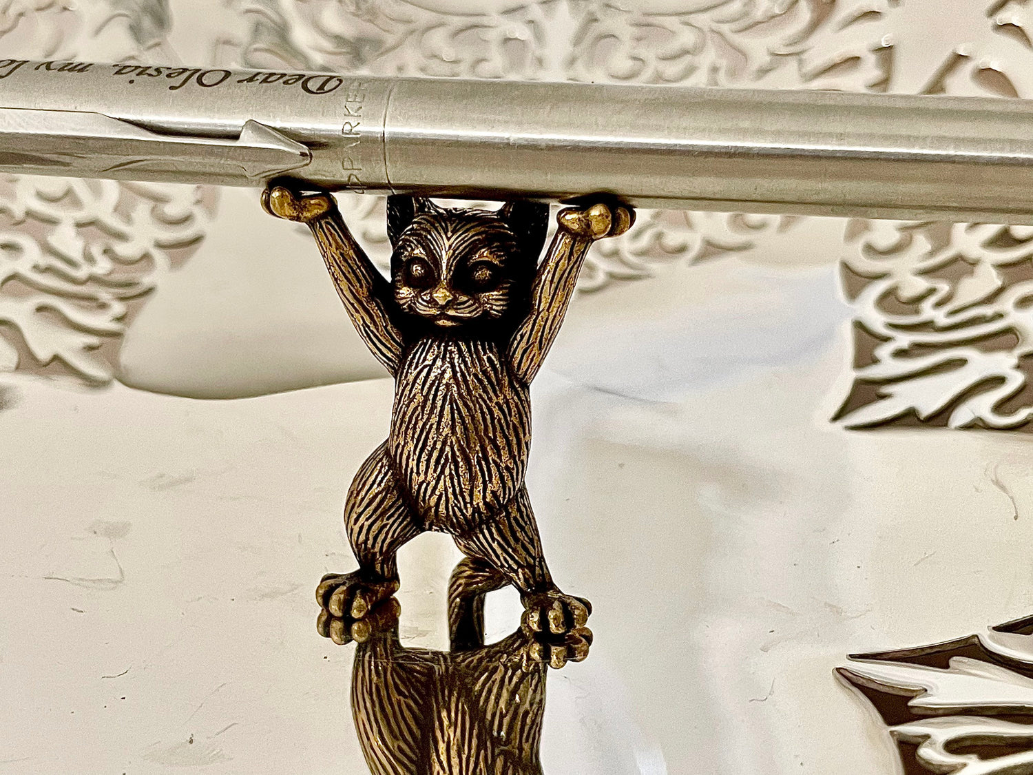 Cat pen holder, Kitten holding a pen, brass tabby Pen rest, Brush holder, Paperweight, Desktop ornament, Cat figurine, Creative gift