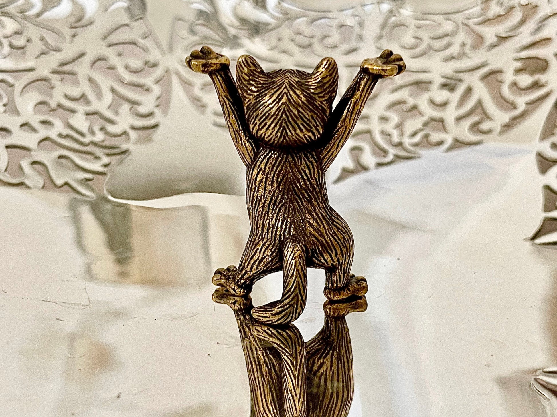 Cat pen holder, Kitten holding a pen, brass tabby Pen rest, Brush holder, Paperweight, Desktop ornament, Cat figurine, Creative gift