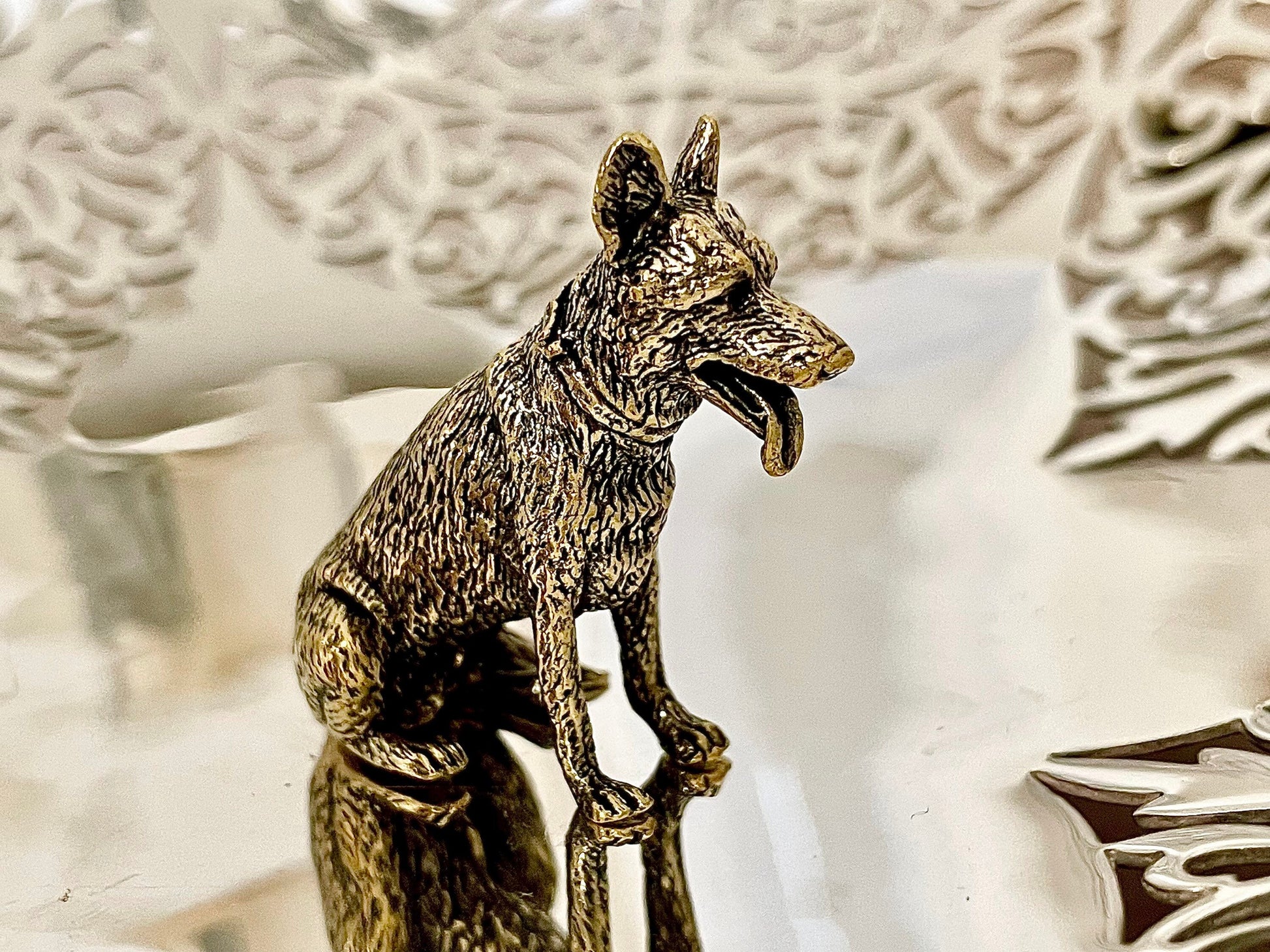 Shepherd dog figurine, Fine lifelike solid brass statuette, Desktop decoration, sheep-dog statuette
