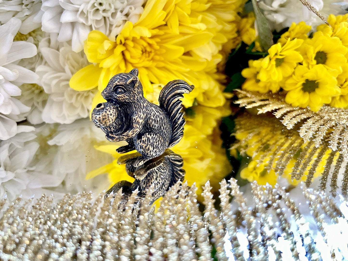 Solid brass figurine squirrel holding acorn, collectible brass ornament, beautiful decoration for tabletop