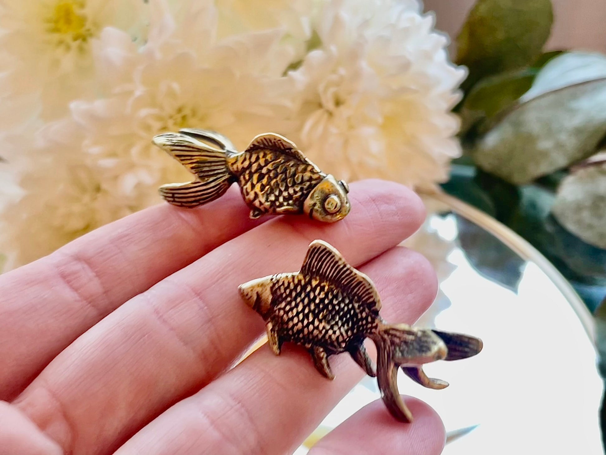 Mini Brass Fish ornament, Aquarium Statue, Sea Figurine, Tiny Animal, Golden fish Miniature , Metal Art Desk Accessories, Paperweight