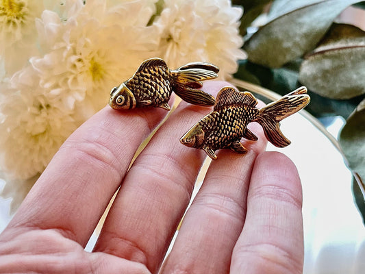 Mini Brass Fish ornament, Aquarium Statue, Sea Figurine, Tiny Animal, Golden fish Miniature , Metal Art Desk Accessories, Paperweight
