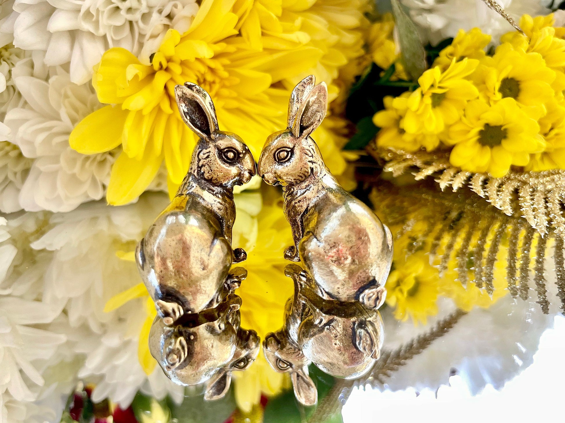 Couple of rabbits figurines, lifelike workmanship, bunny ornament, Couple of bunnies, Solid Brass figurine, cute gift