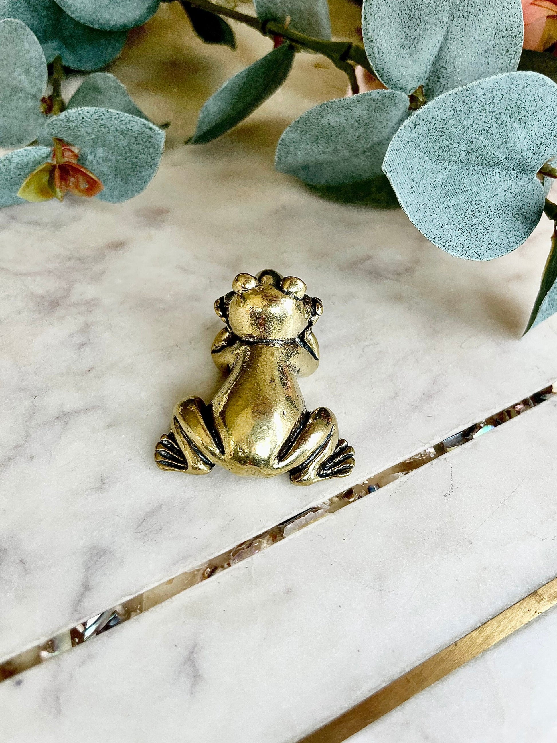 Solid brass Cute Frog Statuette, Decoration Ornament Dreaming frog, Sculpture Sleeping Thinking Frog, Office Desktop Ornament, paperweight