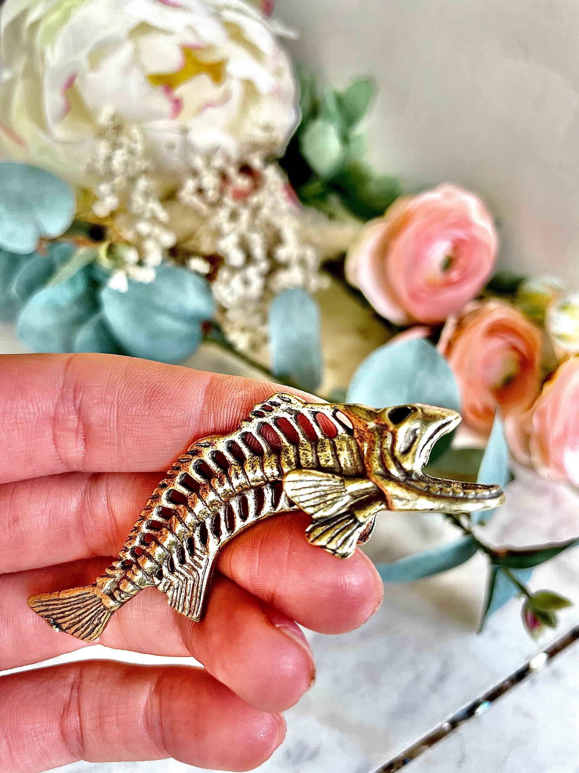 Solid brass Fishbone figurine, Crater Beads, Fish skeleton Keyring, Hanging Trinkets, Creative Zipper, Brass Fish Bone, Paracord Bead