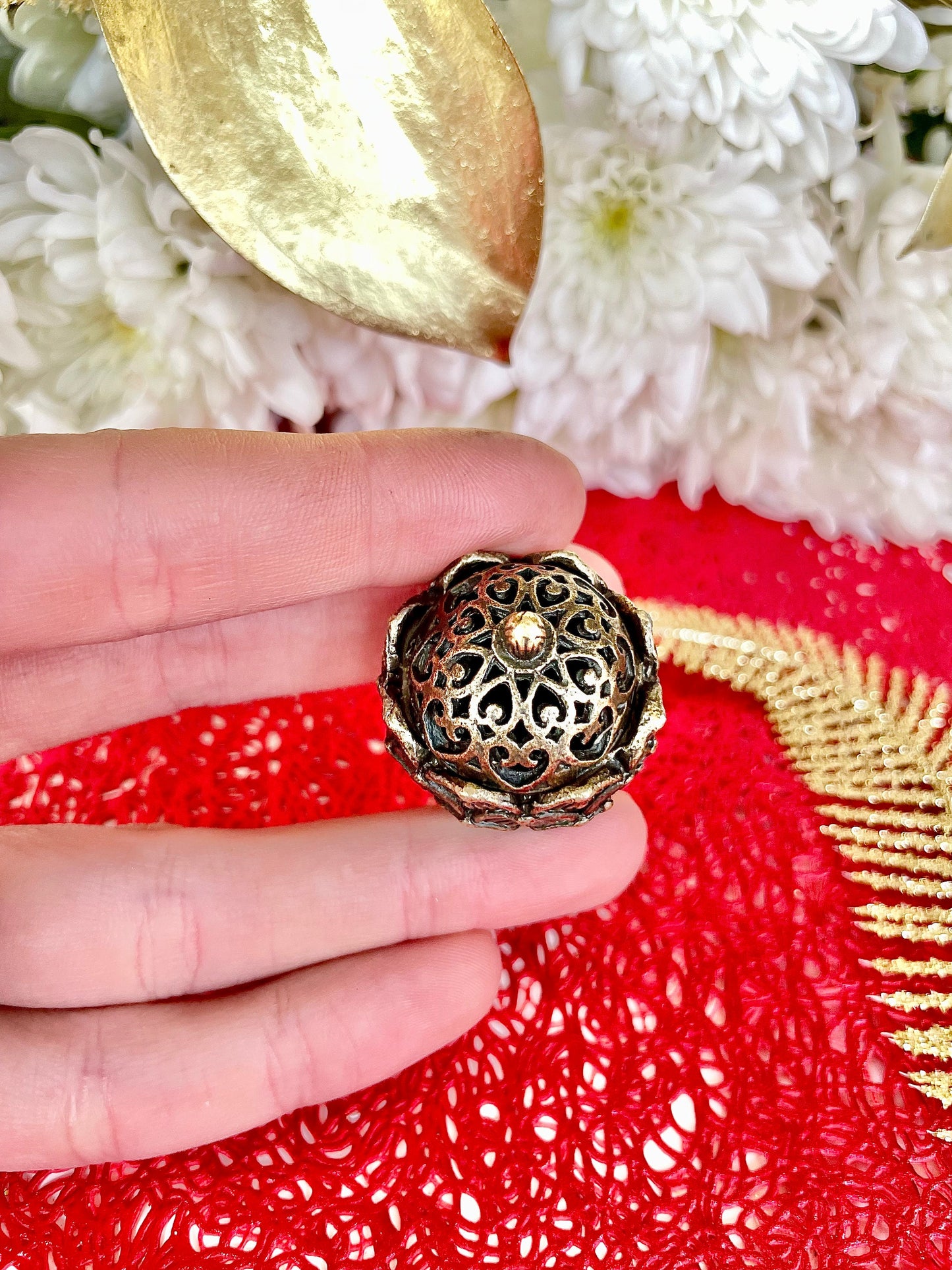 Solid brass copper plate mini lotus incense burner, incense burner, incense burner, small ornaments in religious rooms of temples