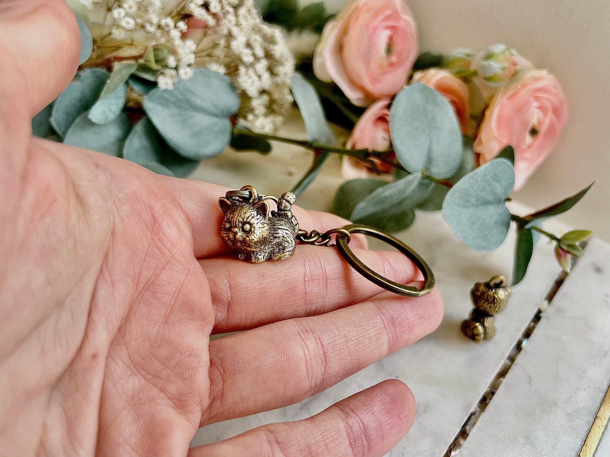 Solid brass cat pendant, cute key chain pendant, brass Casting Animal Figurine, Metal cat jewellery, little kitten charm, cat