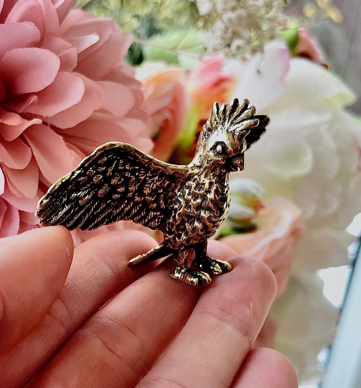 Cockatoo figurine, lifelike fine solid brass sculpture, Kakatoe statuette, Parrot decor, gift for bird lovers, ornament for desktop