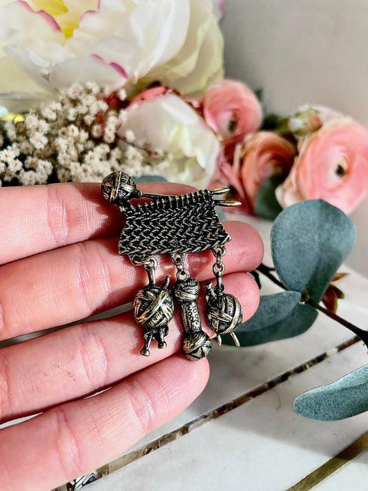 Brass Knitting Brooch, Metal Shawl Pin Gift for Knitter Crochet, Charms Gift for Mom, Gift for Grandma, Crochet gift