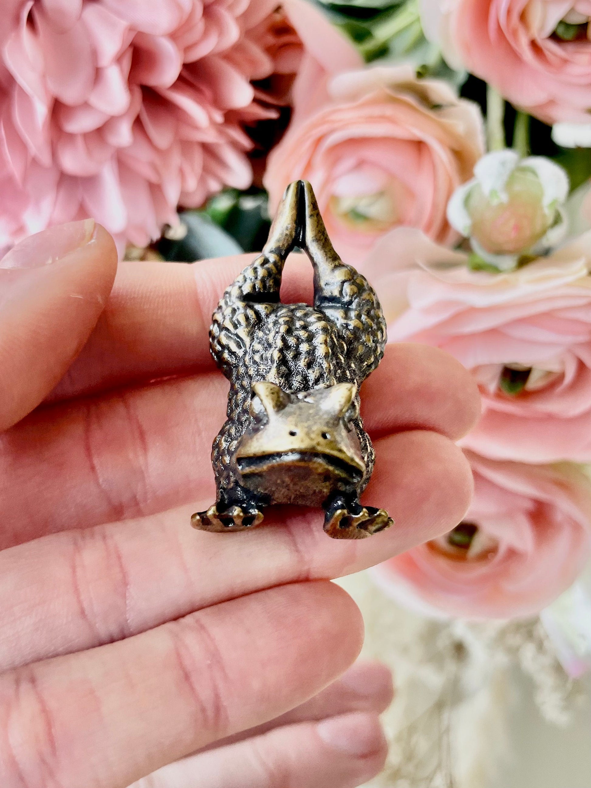Solid brass Acrobatic Frog Figurine, Toad Statue Yoga Handstand Pose, Creative Desktop decoration