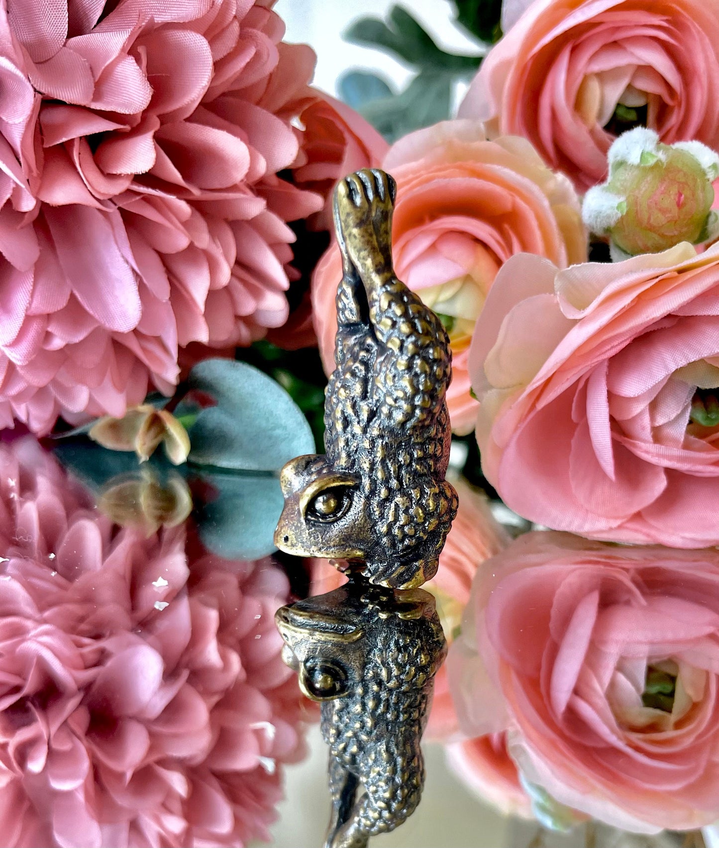 Solid brass Acrobatic Frog Figurine, Toad Statue Yoga Handstand Pose, Creative Desktop decoration
