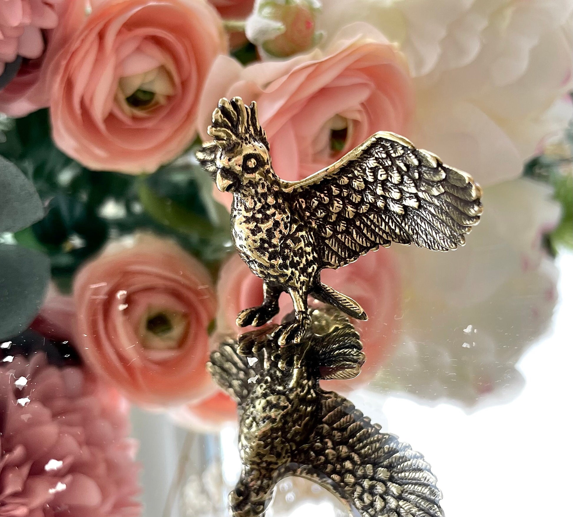 Cockatoo figurine, lifelike fine solid brass sculpture, Kakatoe statuette, Parrot decor, gift for bird lovers, ornament for desktop