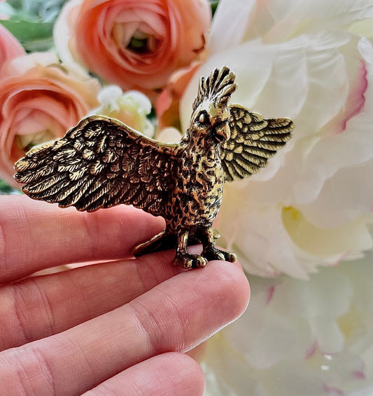 Cockatoo figurine, lifelike fine solid brass sculpture, Kakatoe statuette, Parrot decor, gift for bird lovers, ornament for desktop