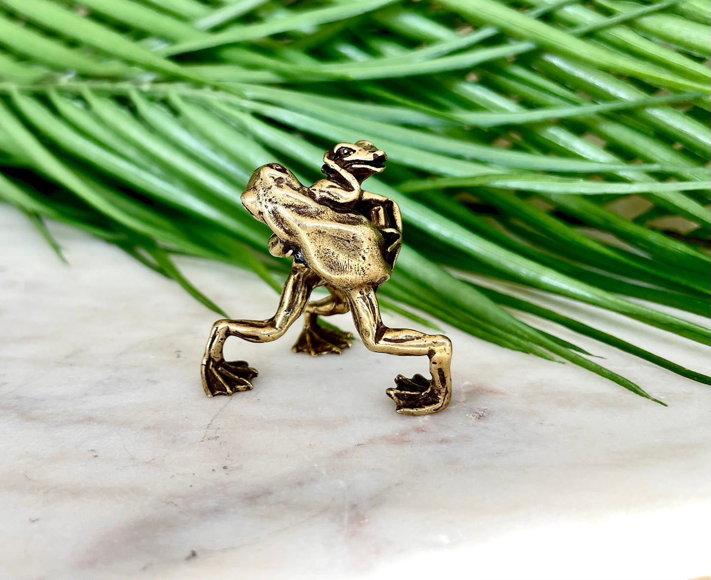 Solid Brass Wrestling frogs Statue, Small Paperweight, Cute collectible figurine, Desk Accessory