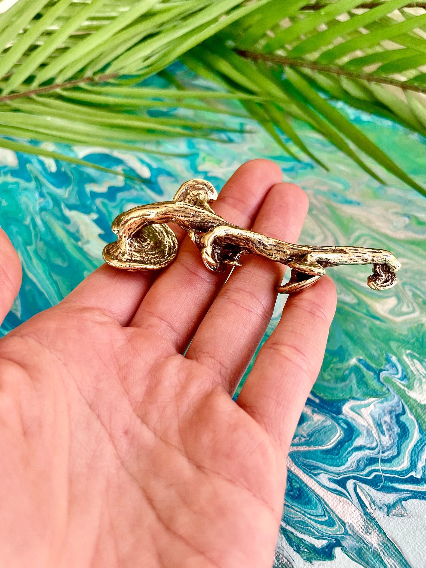 Solid brass Ganoderma lucidum Pen Holder, small desktop ornaments, Mushrooms on a bench fountain pen rest, tree fungus figurine