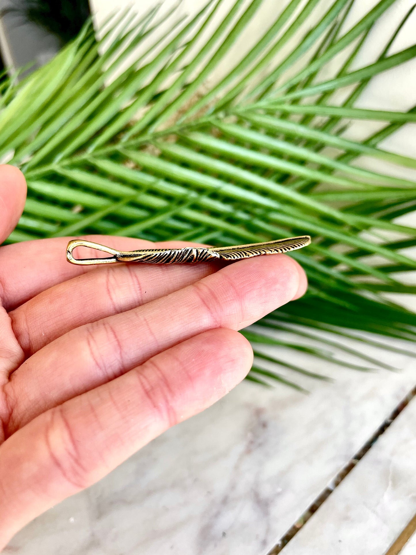 Good Fortune Feather: A Stylish Solid Brass Keychain Charm for Friendships and Blessings