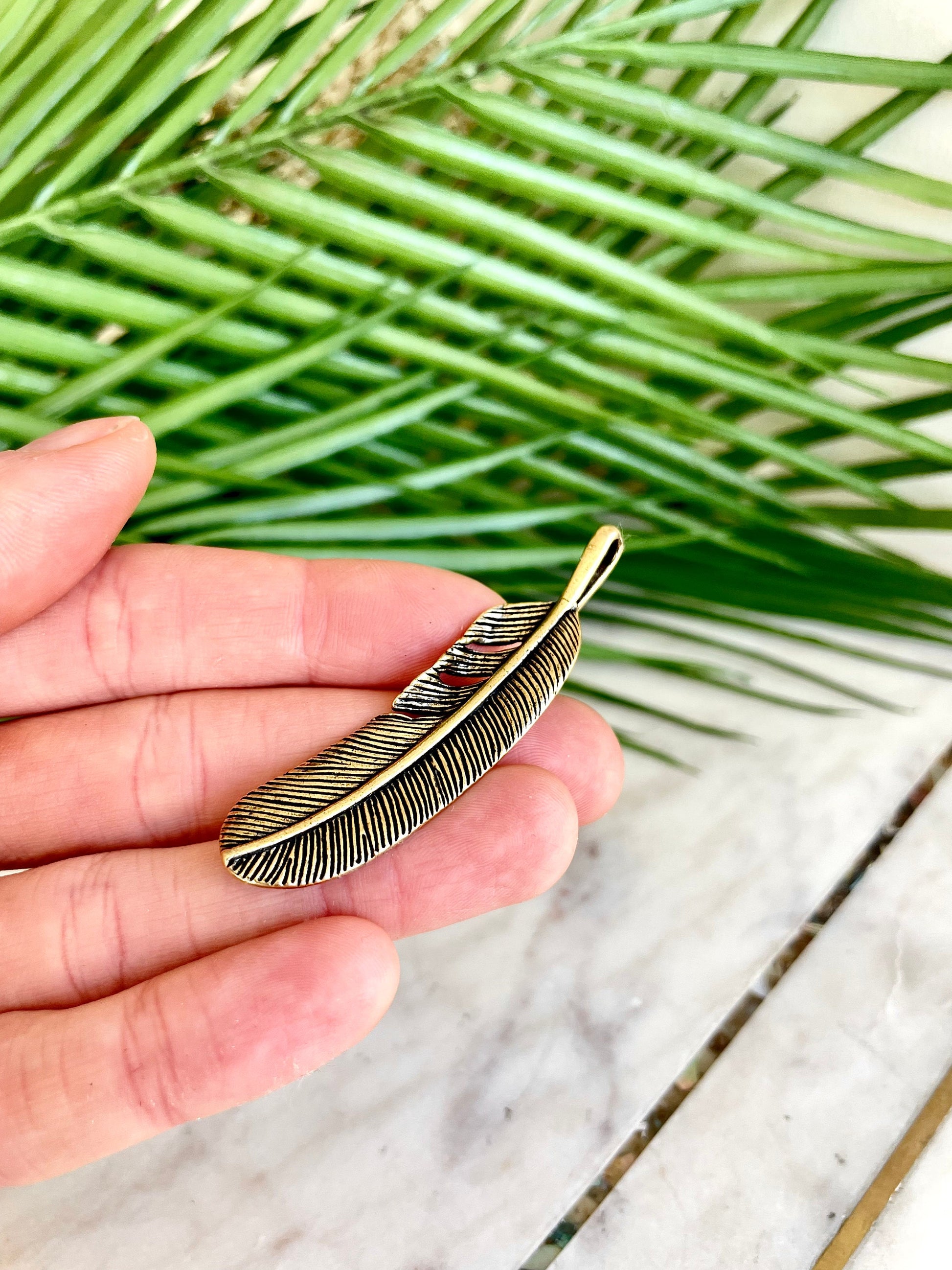 Good Fortune Feather: A Stylish Solid Brass Keychain Charm for Friendships and Blessings