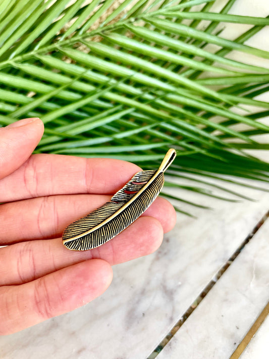 Good Fortune Feather: A Stylish Solid Brass Keychain Charm for Friendships and Blessings