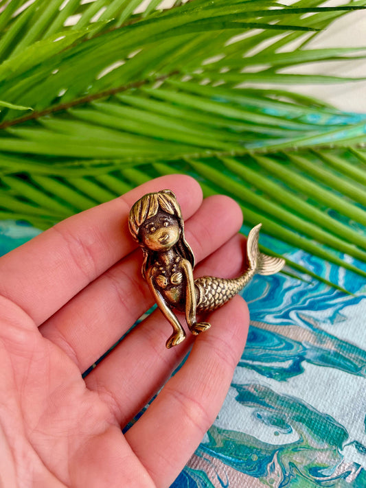 Smiling Seashell Mermaid Solid brass Fairy Garden Miniature Lovely Little Mermaid Figurine Desktop or Shelf Decor