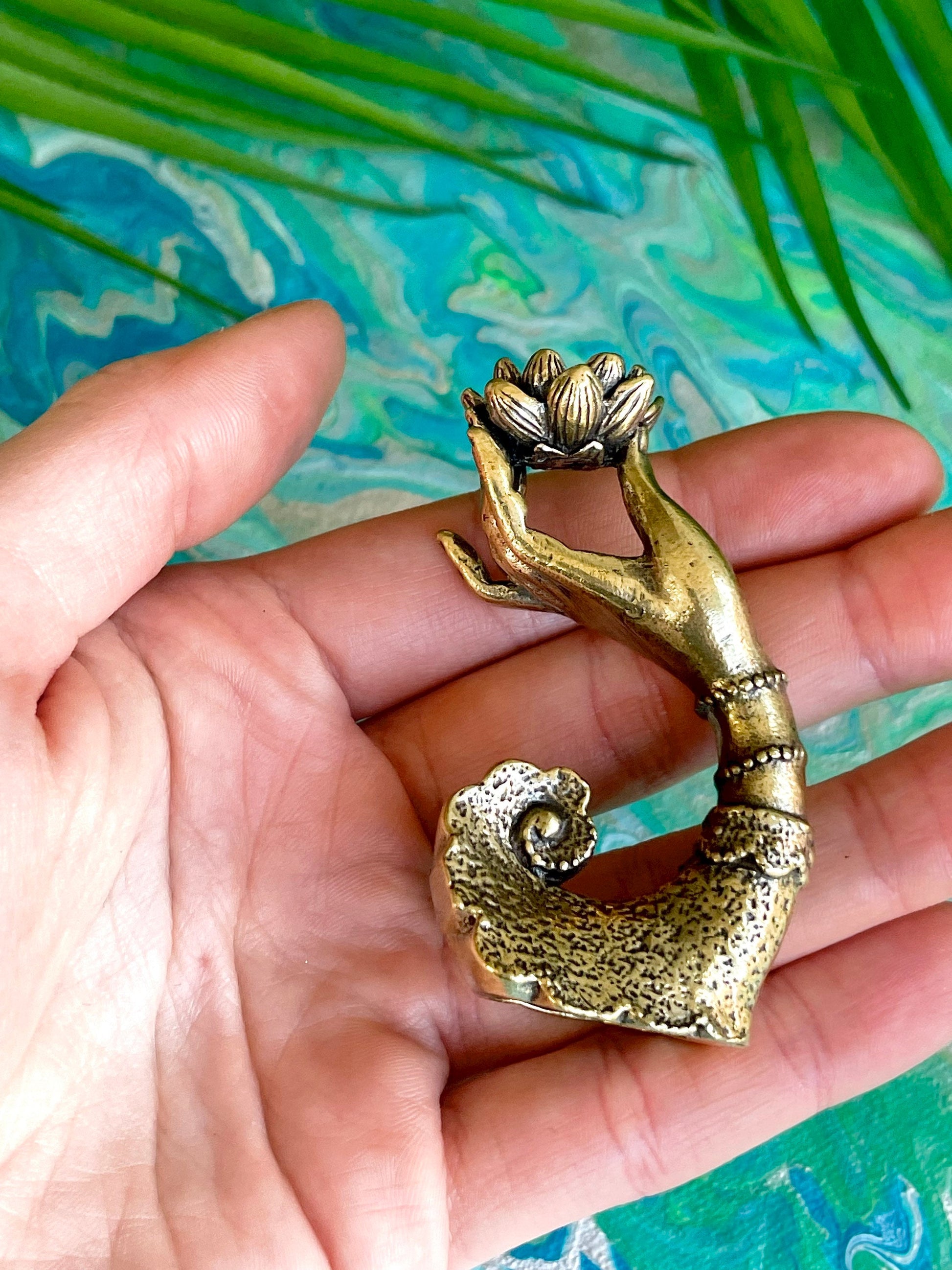 Brass lotus figurine, leaf lotus backflow incense decoration desktop bergamot, hand holding lotus miniature, creative incense holder