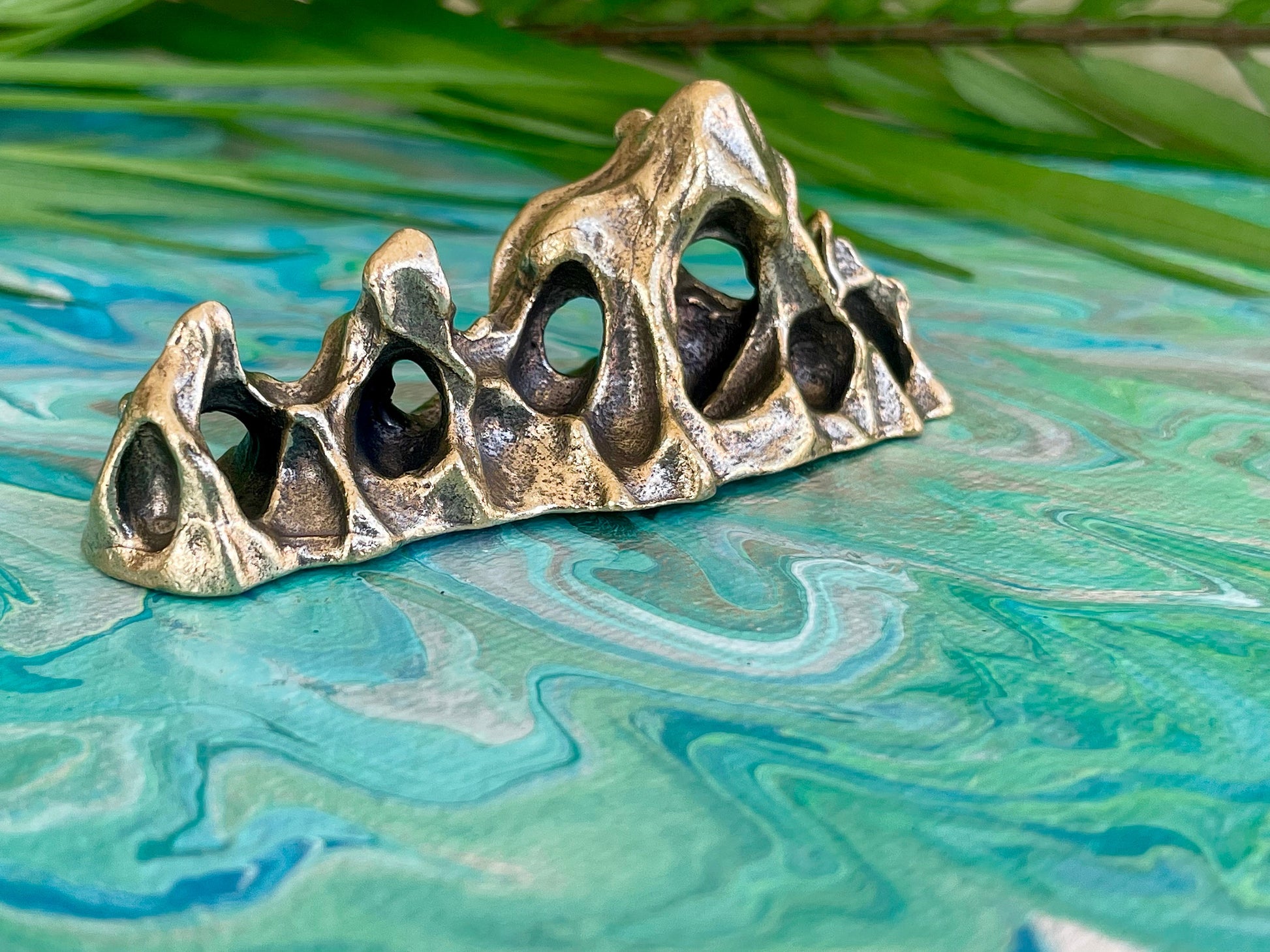 Solid brass Ornaments Mountain-Shaped Pen rest, Rockery-Shaped Small Pen Holder