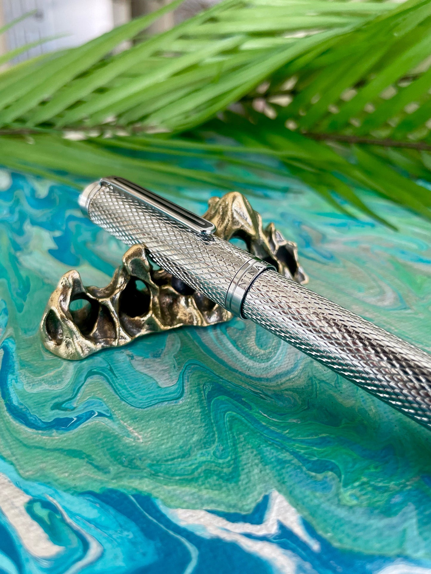 Solid brass Ornaments Mountain-Shaped Pen rest, Rockery-Shaped Small Pen Holder