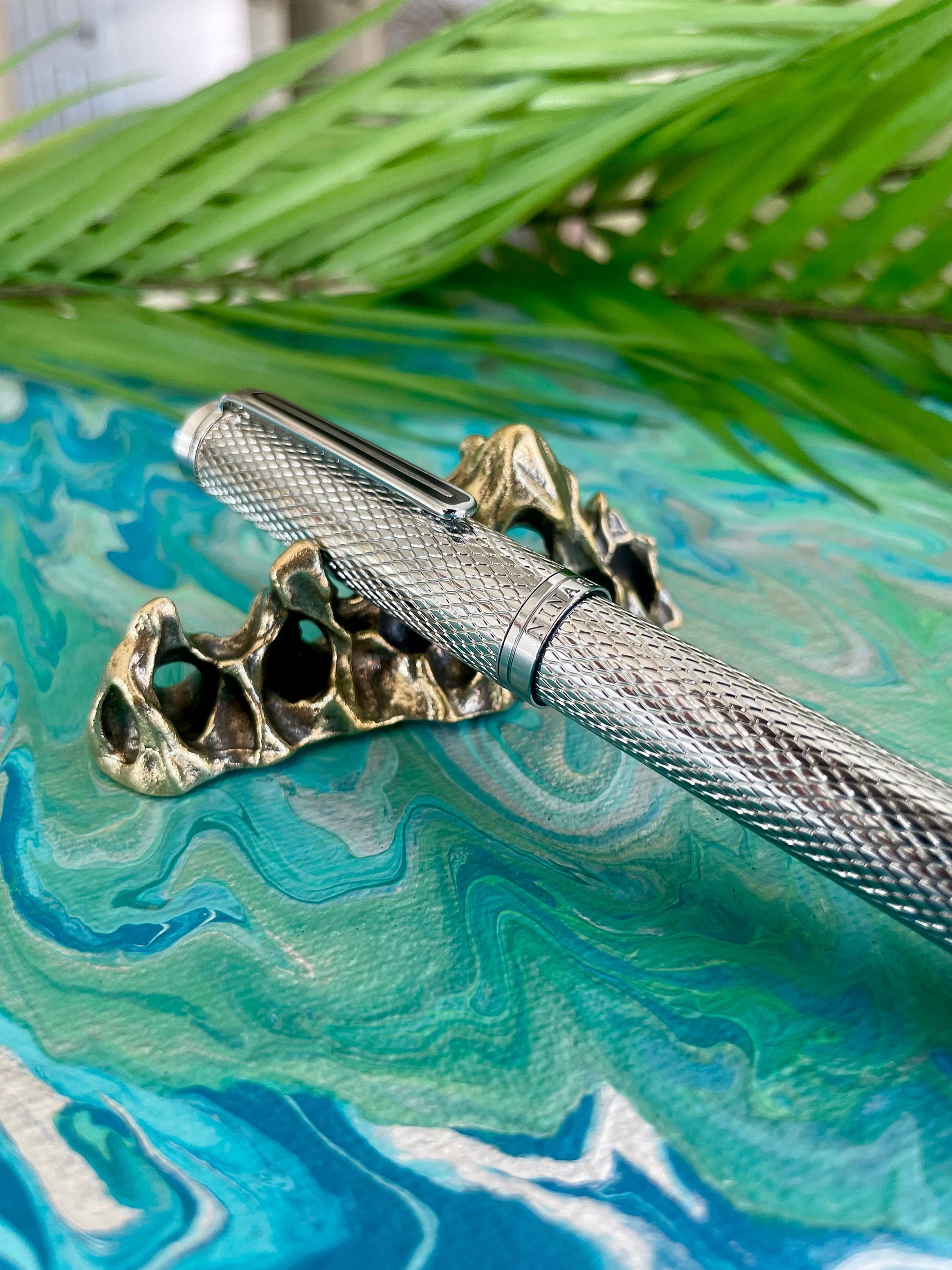 Solid brass Ornaments Mountain-Shaped Pen rest, Rockery-Shaped Small Pen Holder