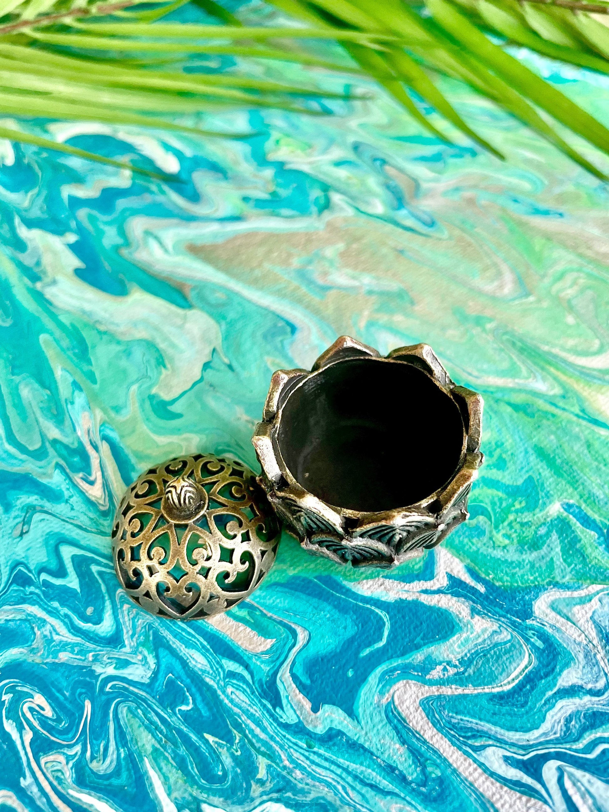brass copper plate mini lotus incense burner, incense burner, incense burner, small ornaments in religious rooms of temples