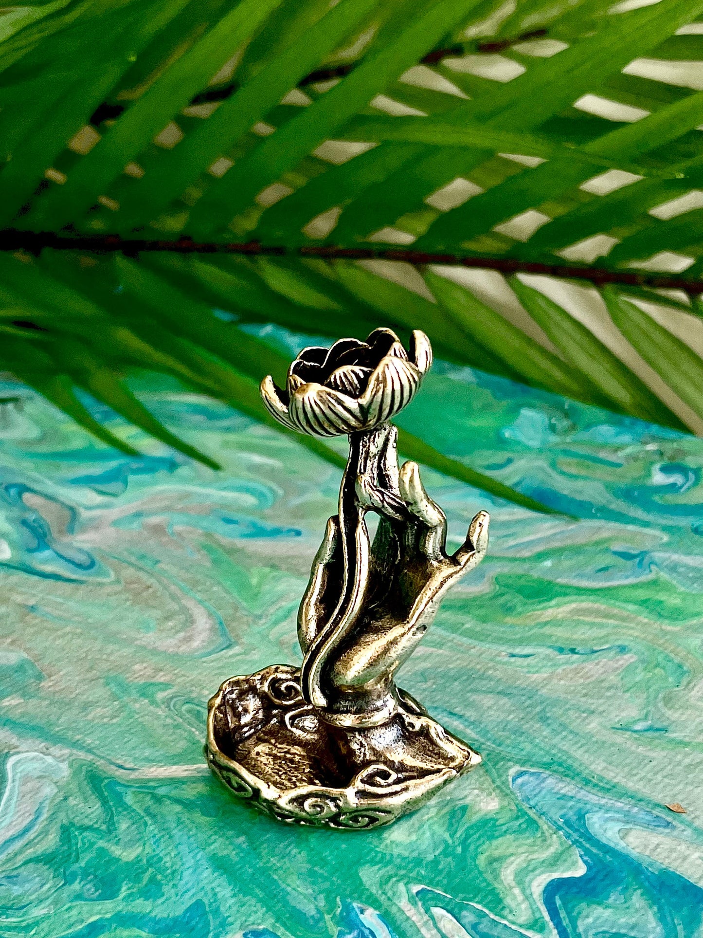 Yoga brass lotus figurine, leaf lotus backflow incense decoration desktop bergamot, hand holding lotus miniature, creative incense holder