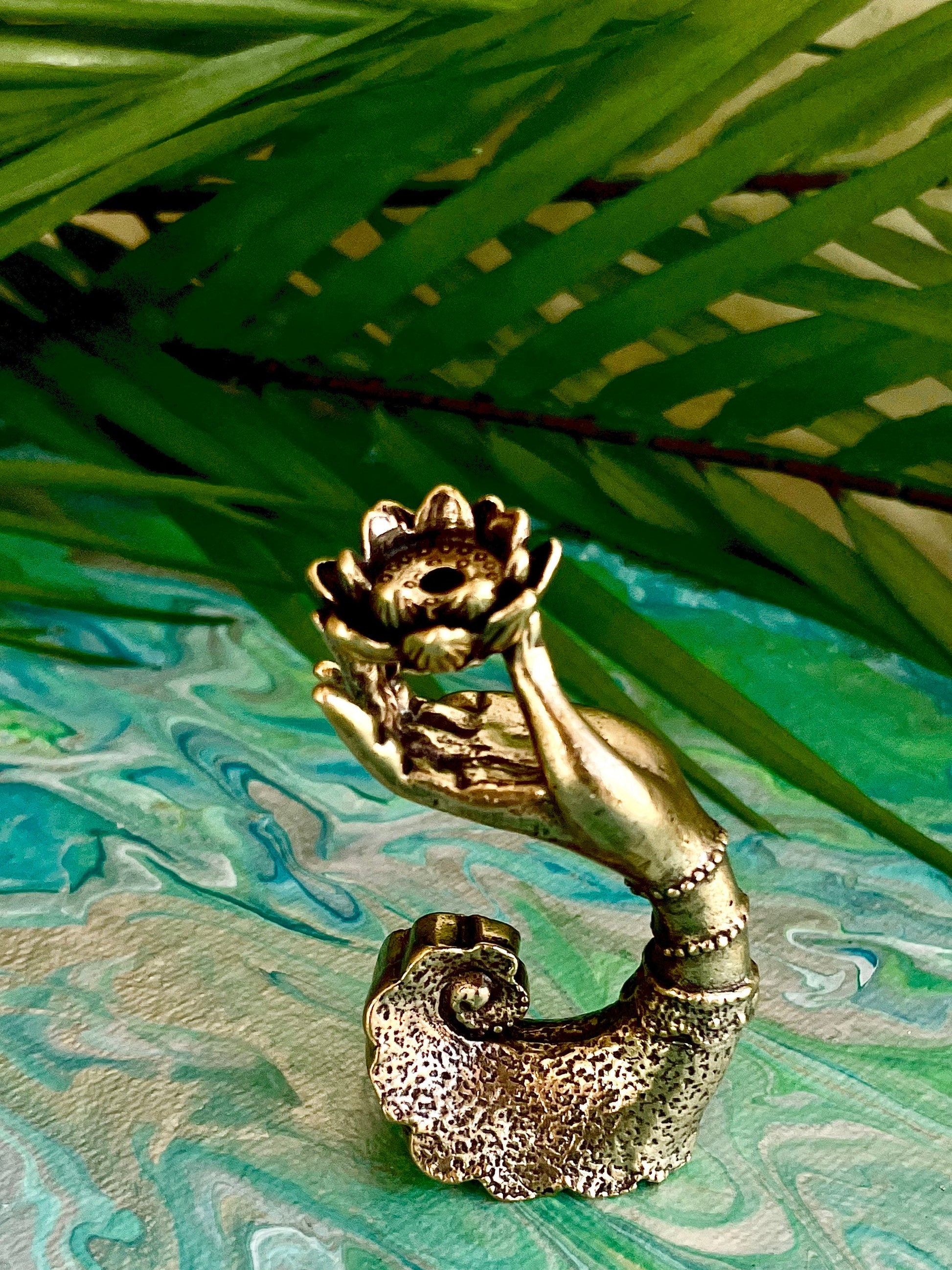 Brass lotus figurine, leaf lotus backflow incense decoration desktop bergamot, hand holding lotus miniature, creative incense holder