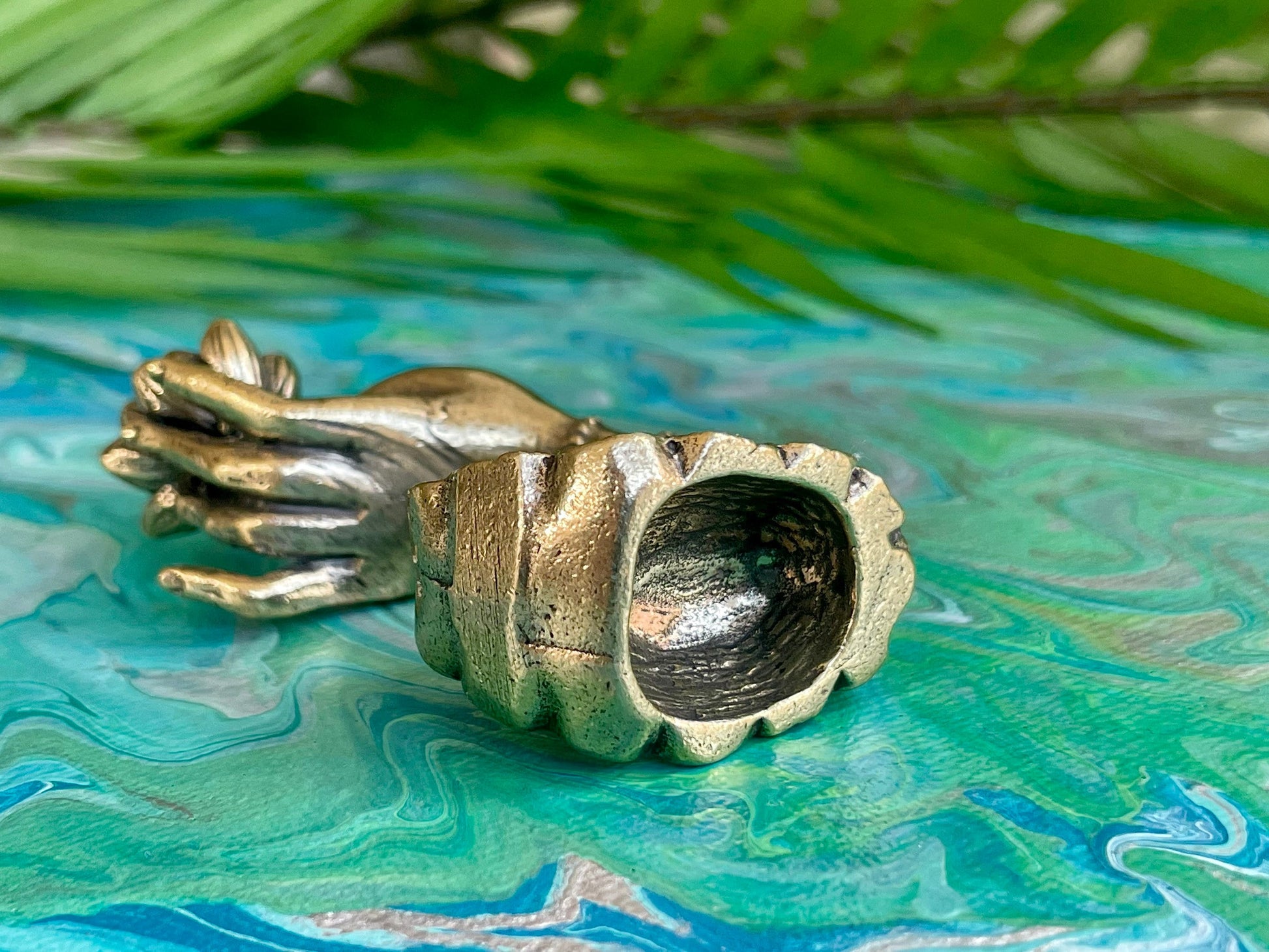 Brass lotus figurine, leaf lotus backflow incense decoration desktop bergamot, hand holding lotus miniature, creative incense holder