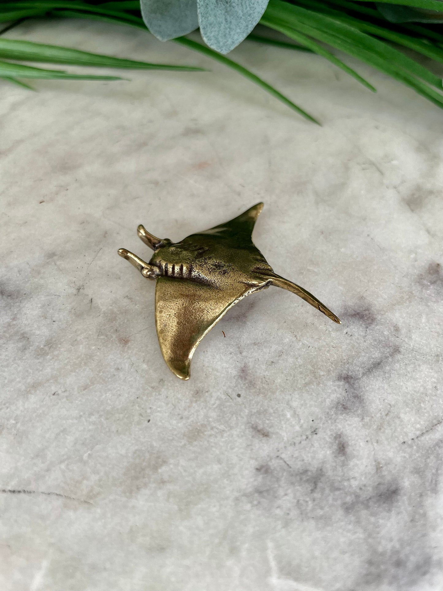 Beautiful fine lifelike Manta Ray figurine, Sea-life ornament, Devil fish miniature, sea inspired trinket