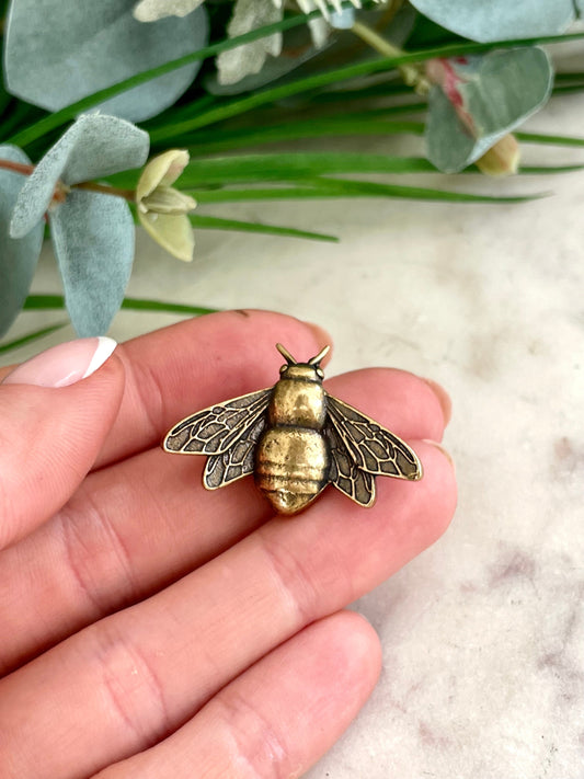 Devine flying honey bee, fine solid brass figurine, desktop decor, meaningful gift, cute little gift, meaningful gift, insect lover gift