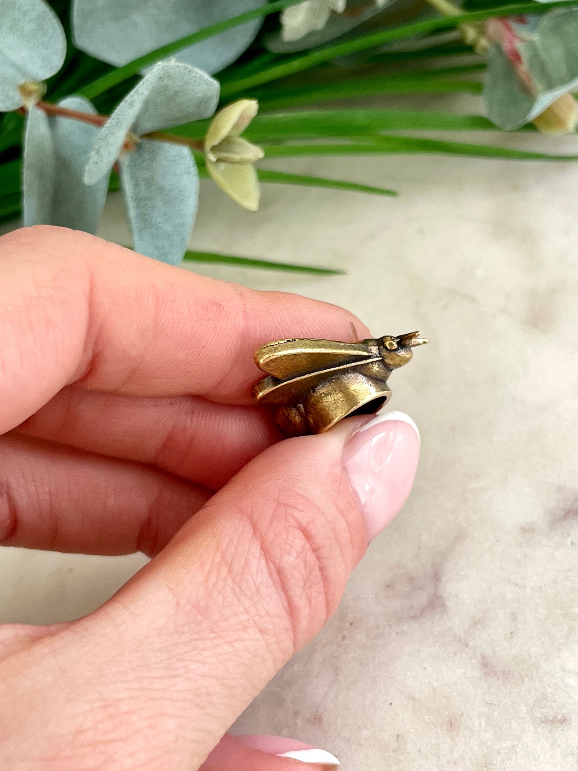 Devine flying honey bee, fine solid brass figurine, desktop decor, meaningful gift, cute little gift, meaningful gift, insect lover gift