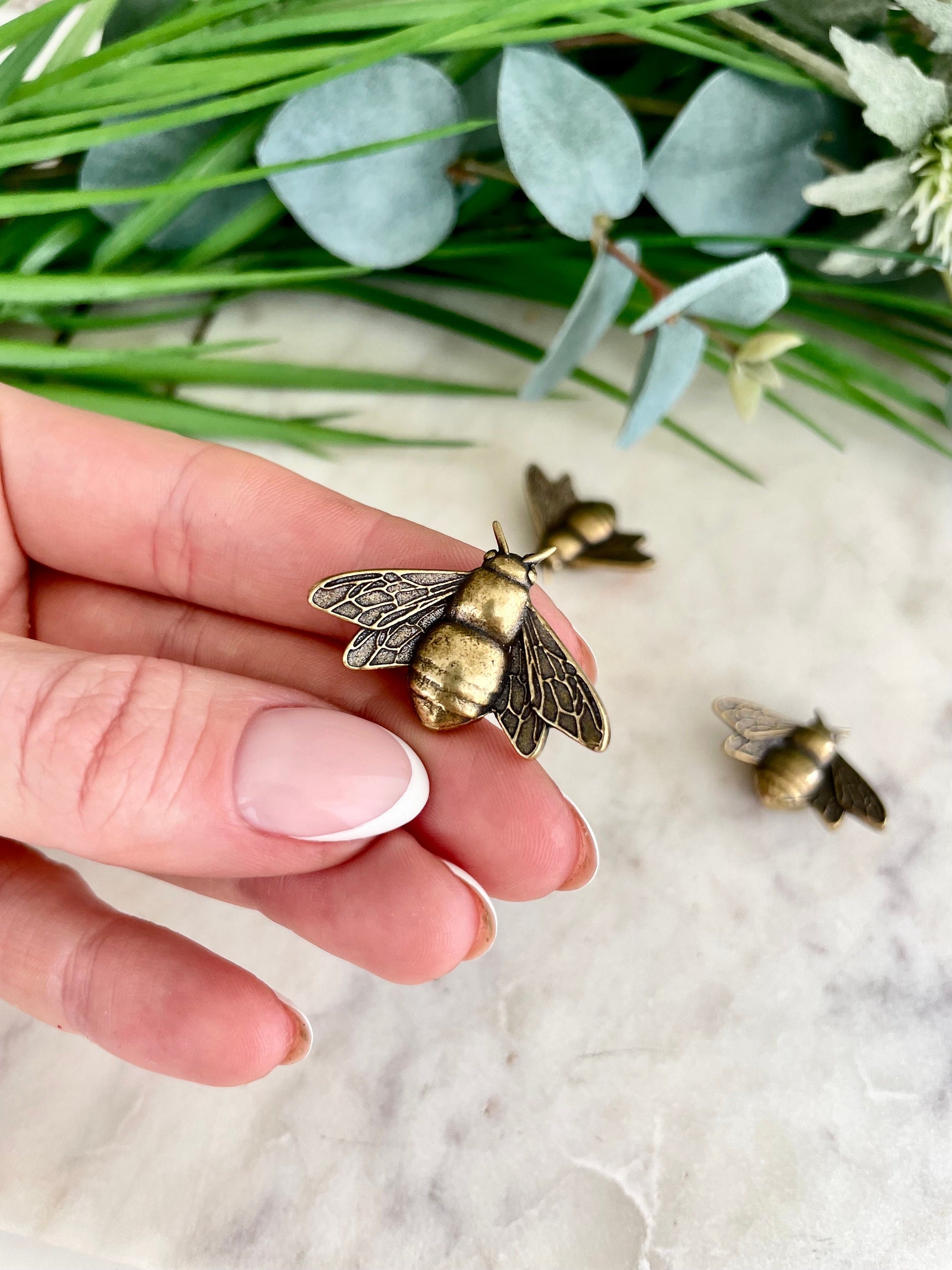 Devine flying honey bee, fine solid brass figurine, desktop decor, meaningful gift, cute little gift, meaningful gift, insect lover gift