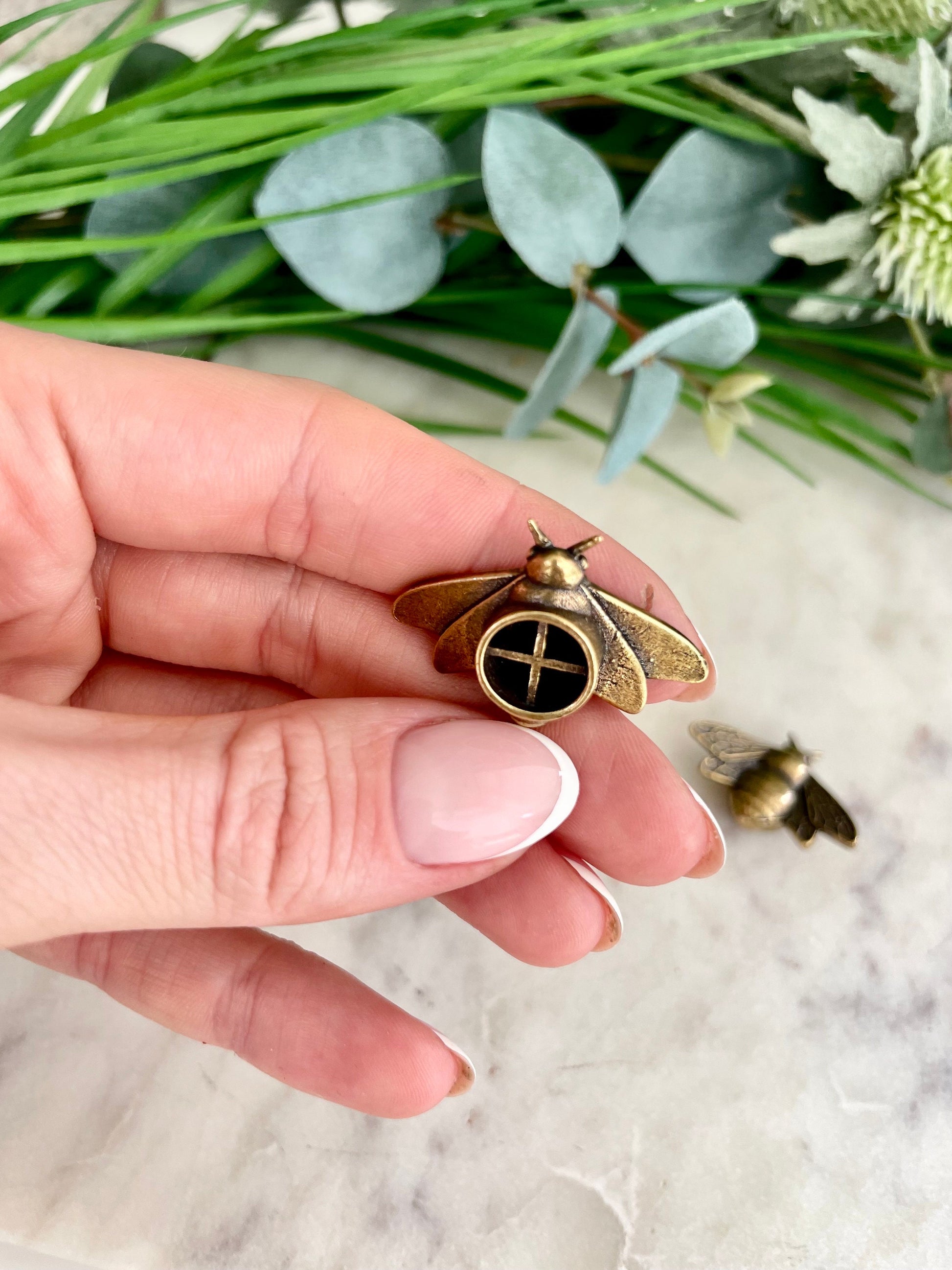 Devine flying honey bee, fine solid brass figurine, desktop decor, meaningful gift, cute little gift, meaningful gift, insect lover gift