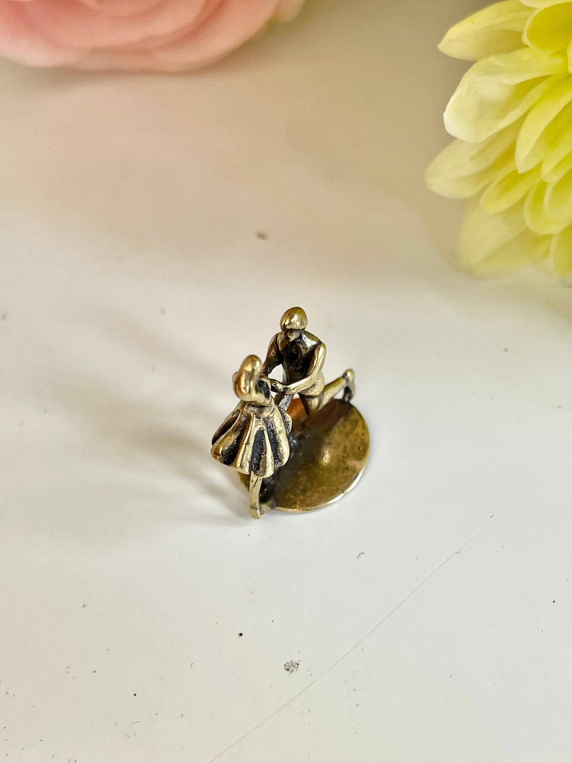Lifelike Lover Solid brass Proposal figurine, true love figurine, man on one knee decor, Wedding cake decorations