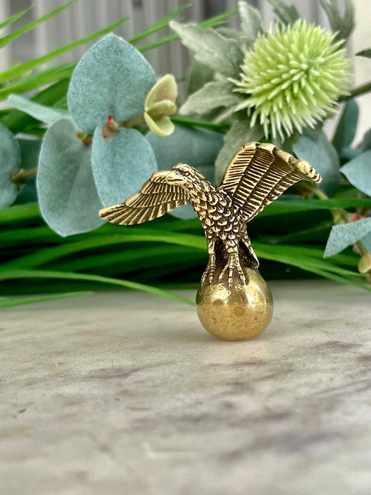 Solid brass Eagle on globe Figurine, American Eagle statue, Eagle ornament, Creative paperweight