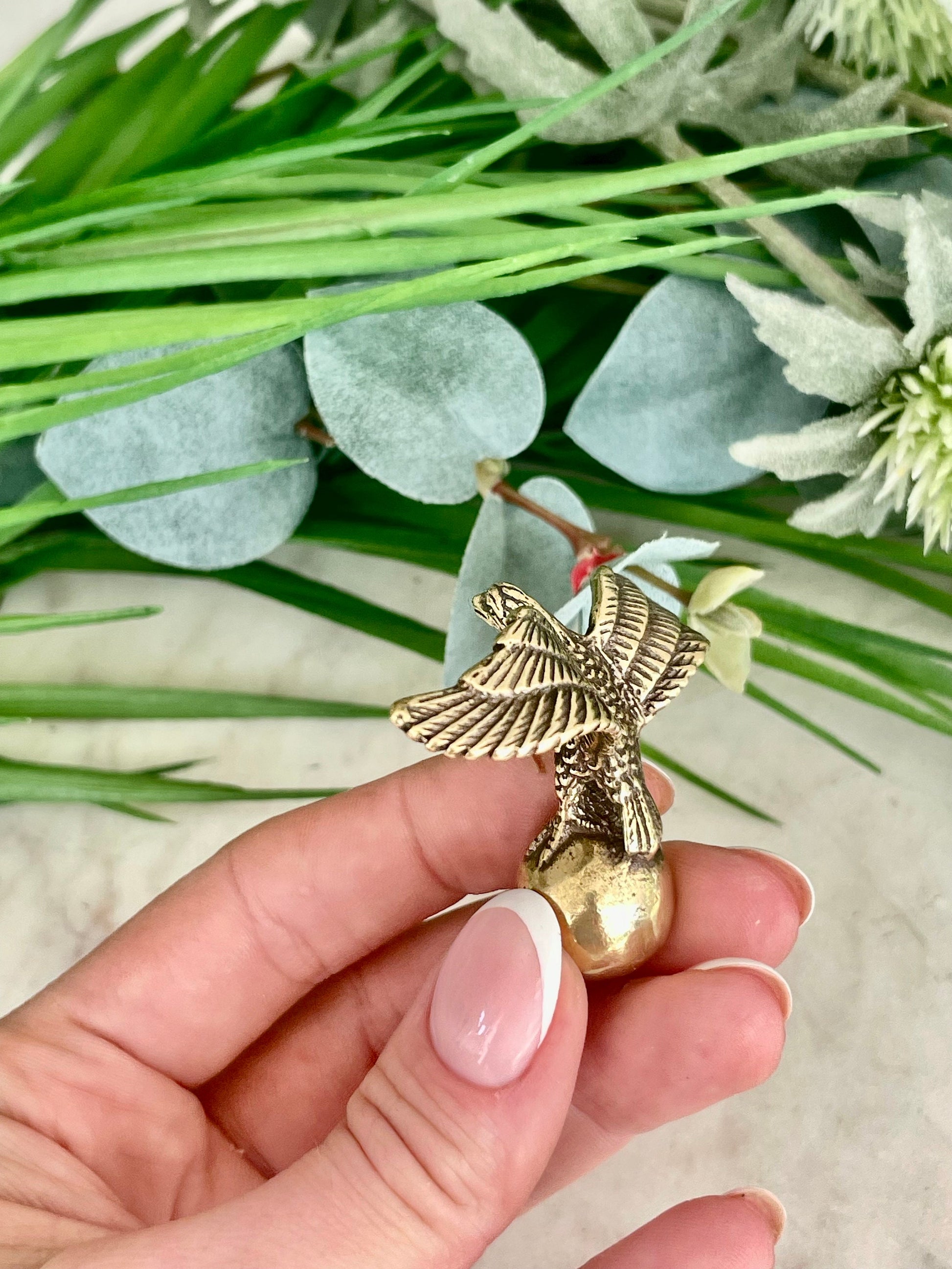 Solid brass Eagle on globe Figurine, American Eagle statue, Eagle ornament, Creative paperweight