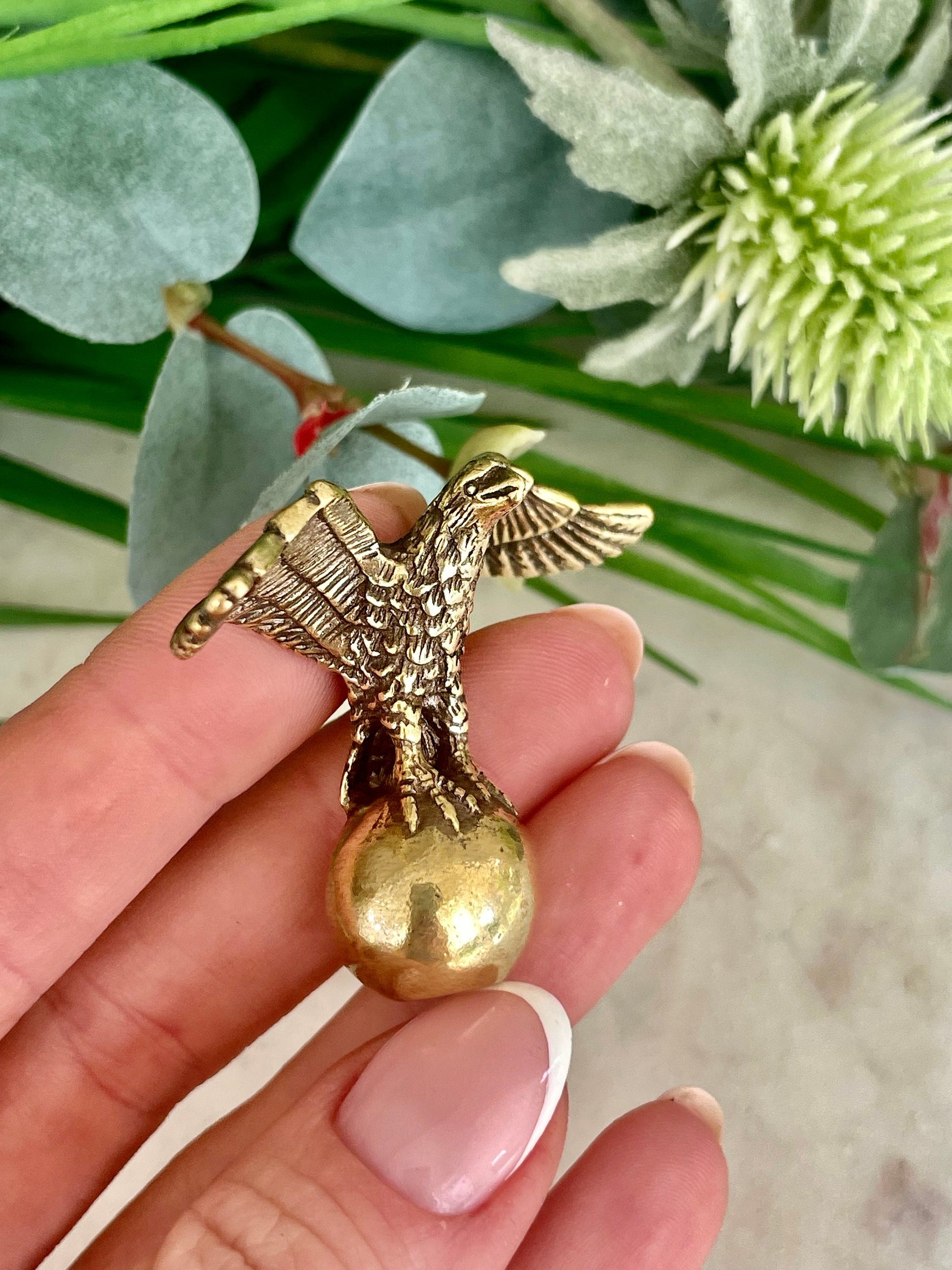 Solid brass Eagle on globe Figurine, American Eagle statue, Eagle ornament, Creative paperweight
